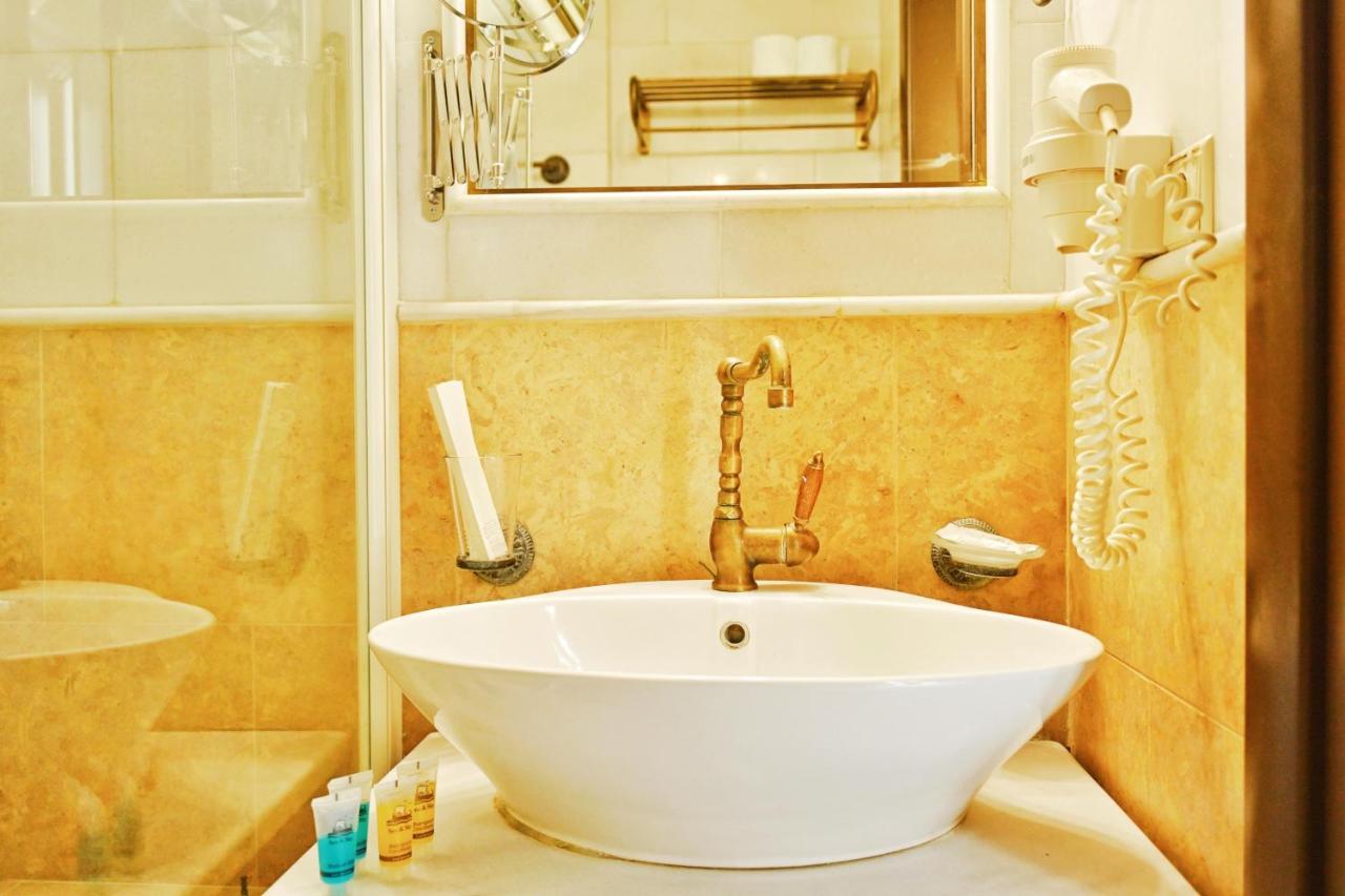 New Times Home & Hotels Near Metro Station Athens Center Bagian luar foto