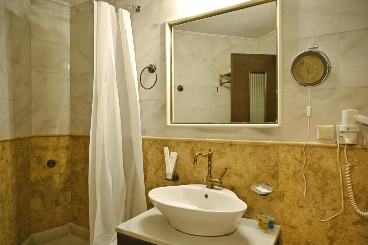 New Times Home & Hotels Near Metro Station Athens Center Bagian luar foto